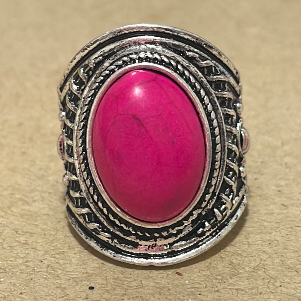 🎉💕Gracie Silvertone Pink Stone Stretch Ring